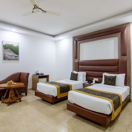 Hotel Lohmod At National Highway 8 - Free Airport Transffer Új-Delhi Kültér fotó