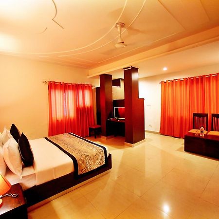 Hotel Lohmod At National Highway 8 - Free Airport Transffer Új-Delhi Kültér fotó