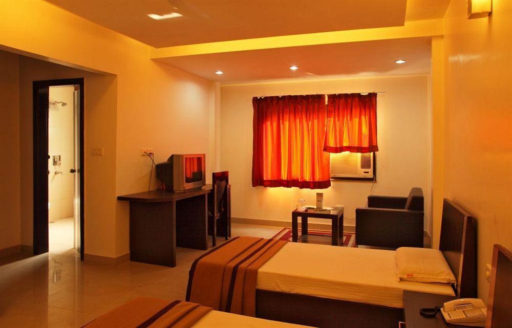 Hotel Lohmod At National Highway 8 - Free Airport Transffer Új-Delhi Kültér fotó