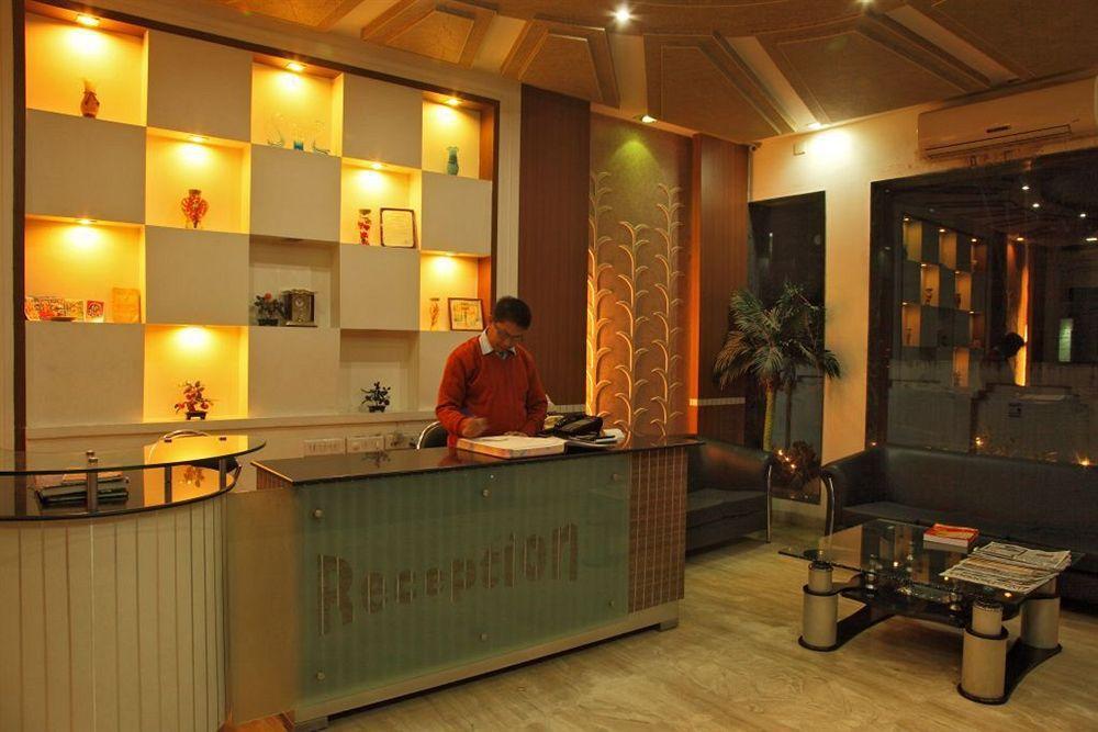 Hotel Lohmod At National Highway 8 - Free Airport Transffer Új-Delhi Kültér fotó