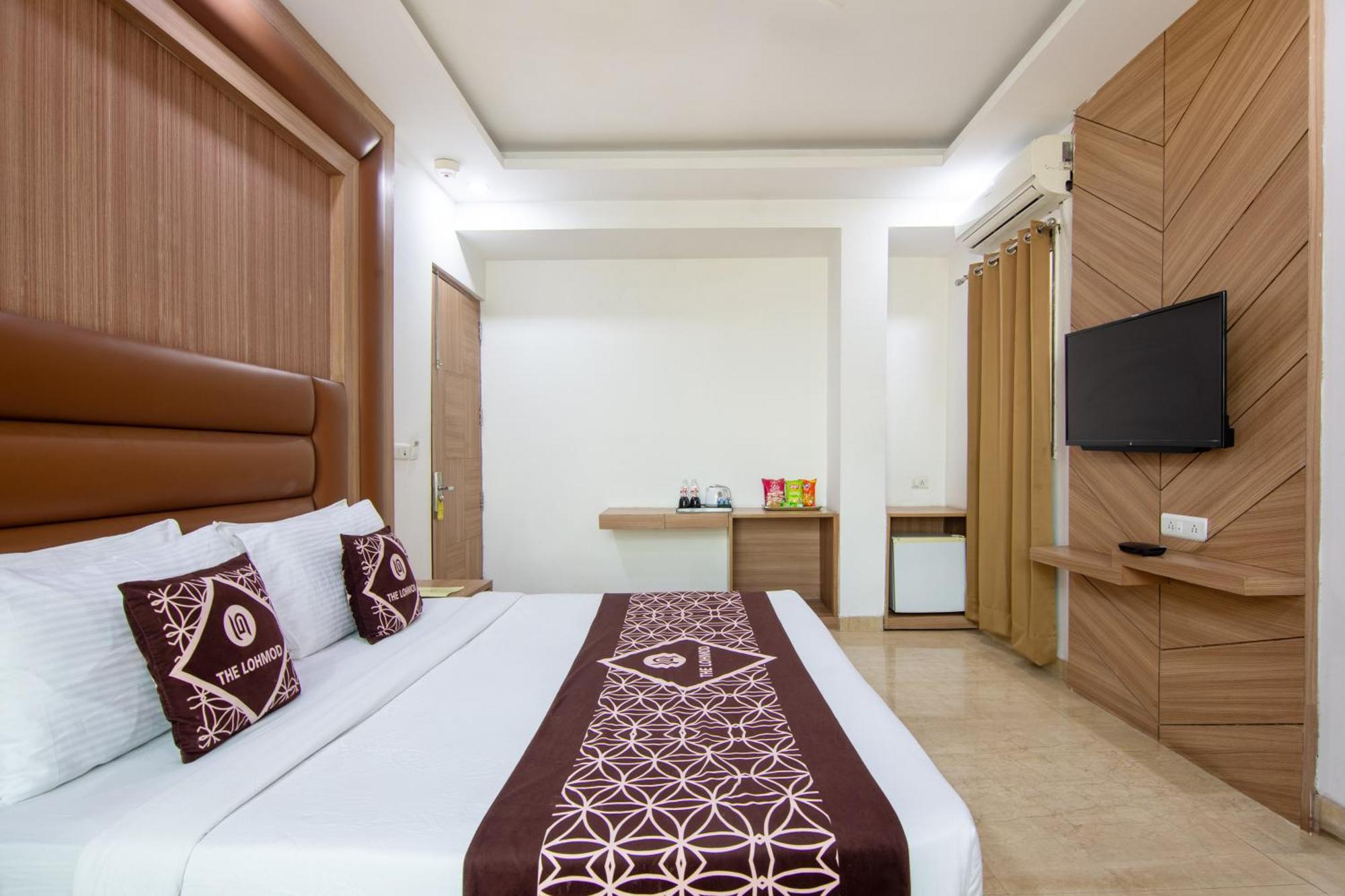 Hotel Lohmod At National Highway 8 - Free Airport Transffer Új-Delhi Kültér fotó
