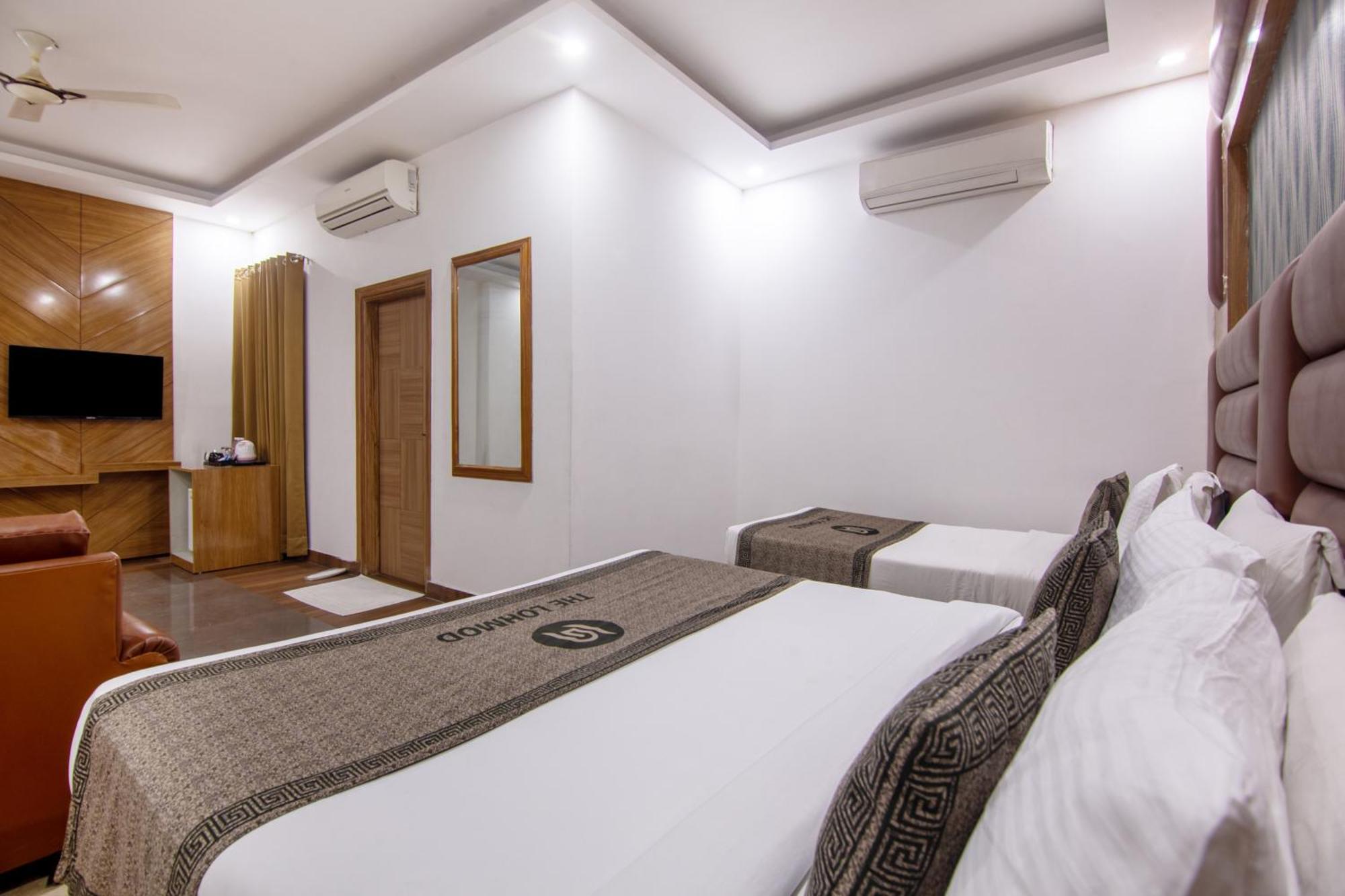 Hotel Lohmod At National Highway 8 - Free Airport Transffer Új-Delhi Kültér fotó