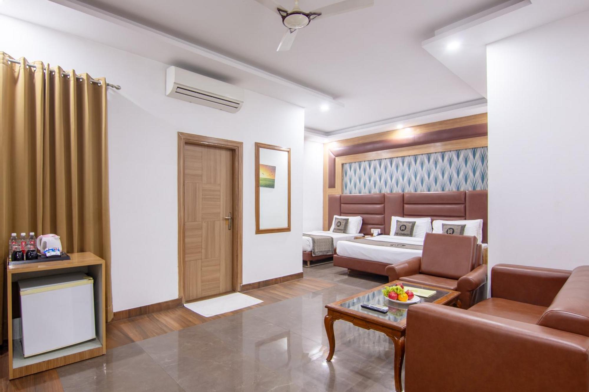 Hotel Lohmod At National Highway 8 - Free Airport Transffer Új-Delhi Kültér fotó