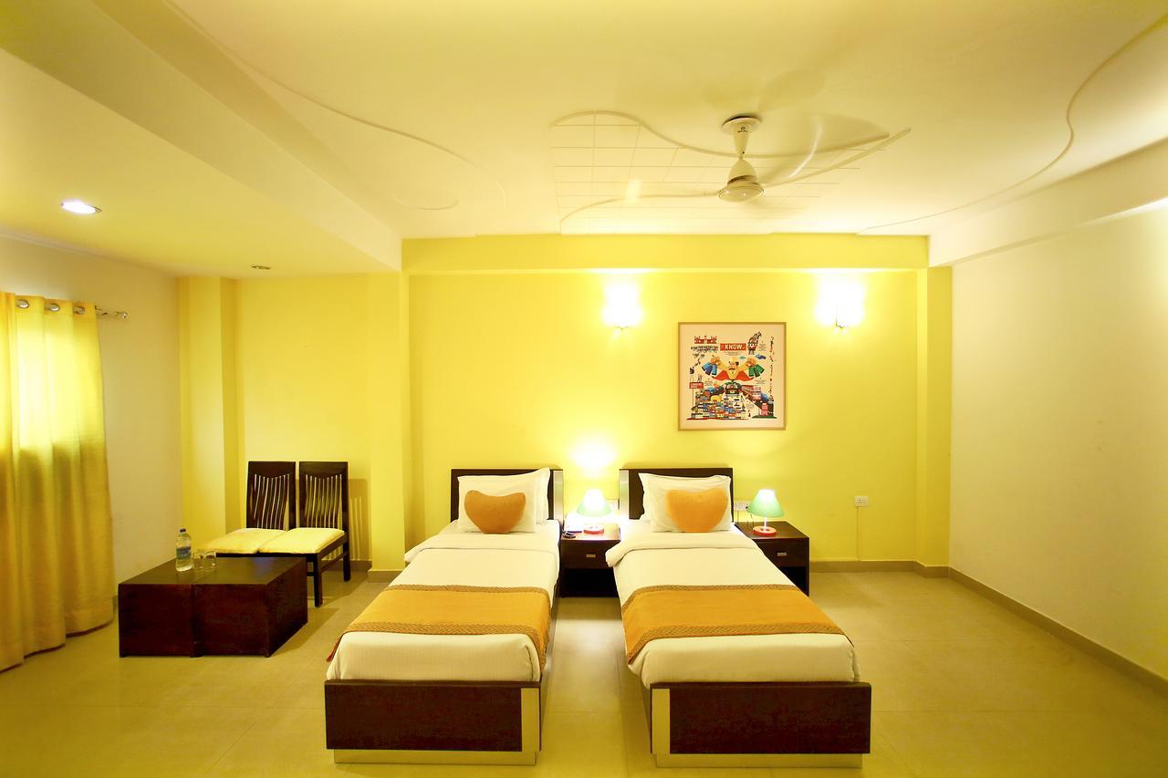 Hotel Lohmod At National Highway 8 - Free Airport Transffer Új-Delhi Kültér fotó