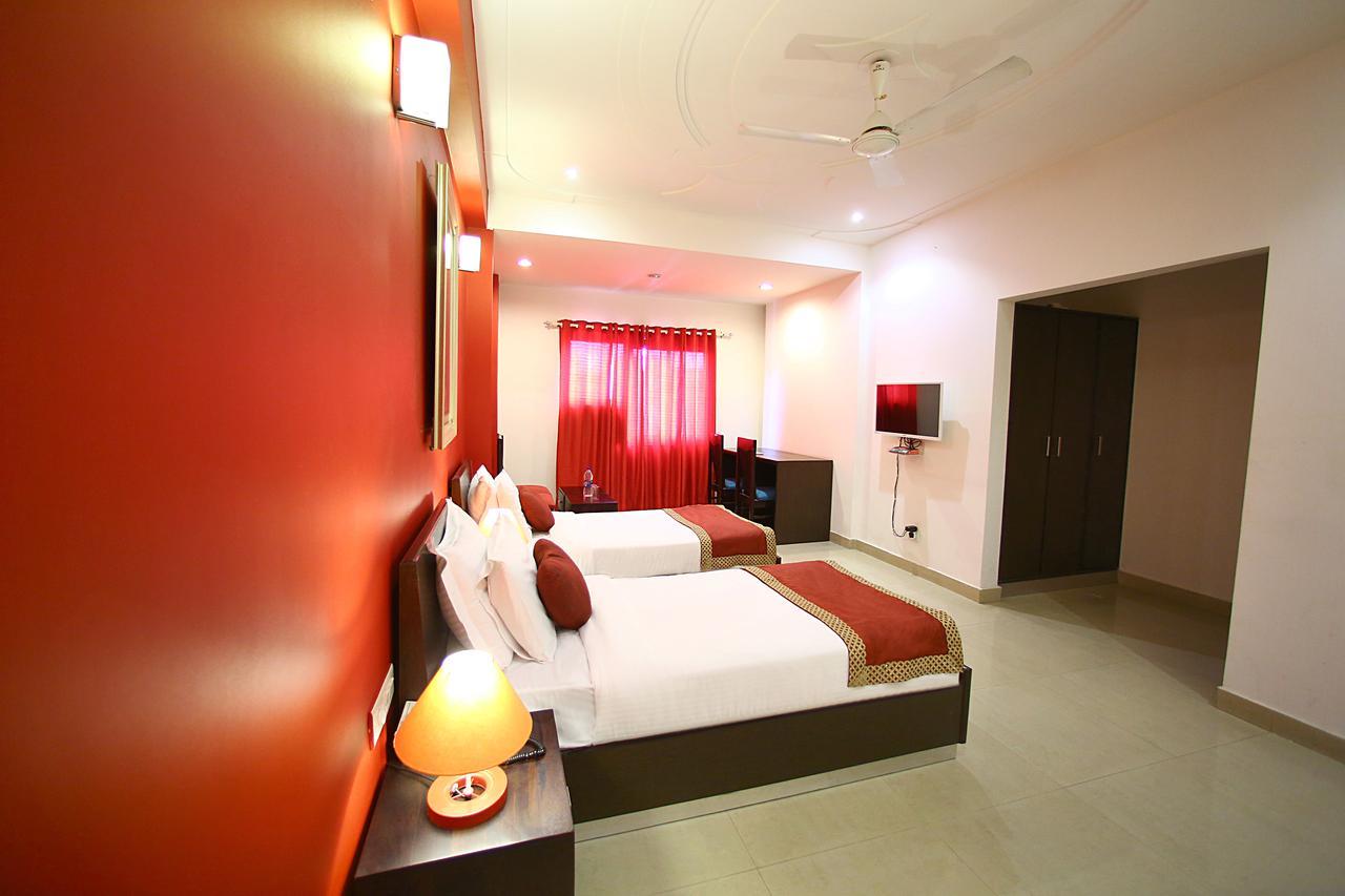 Hotel Lohmod At National Highway 8 - Free Airport Transffer Új-Delhi Kültér fotó