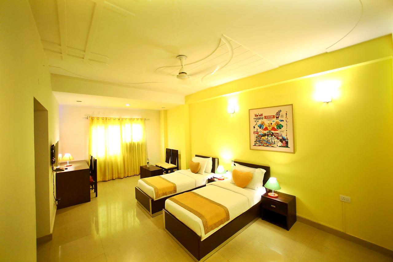 Hotel Lohmod At National Highway 8 - Free Airport Transffer Új-Delhi Kültér fotó