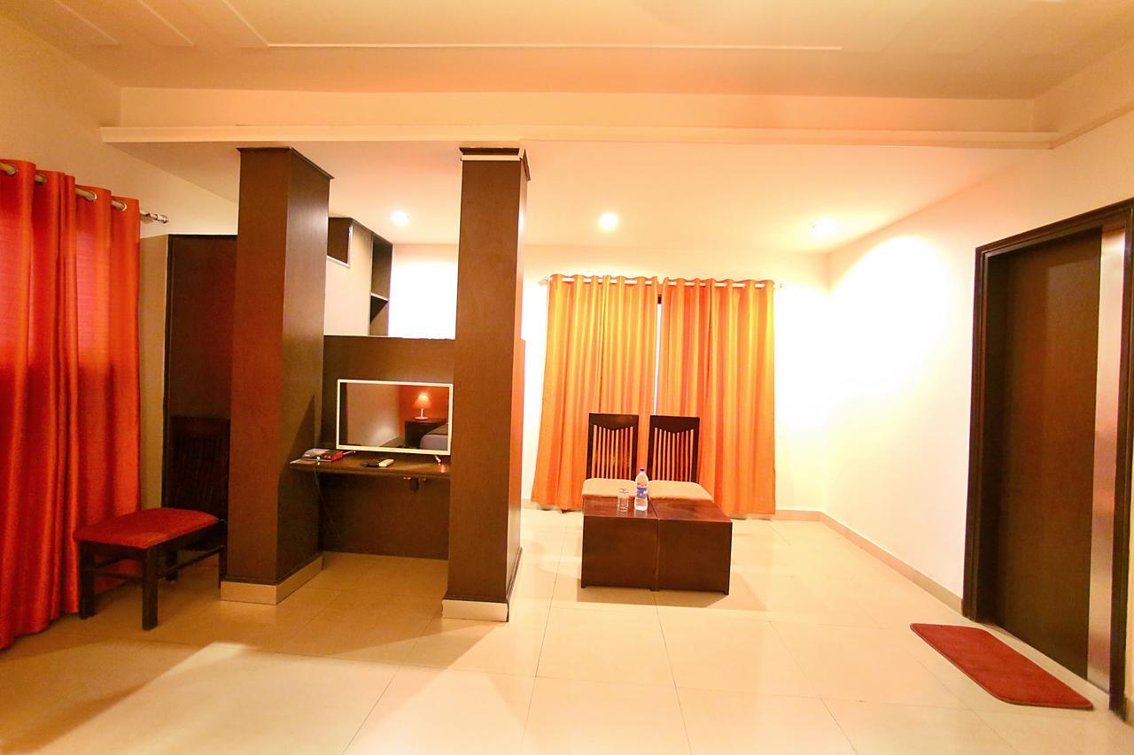 Hotel Lohmod At National Highway 8 - Free Airport Transffer Új-Delhi Kültér fotó