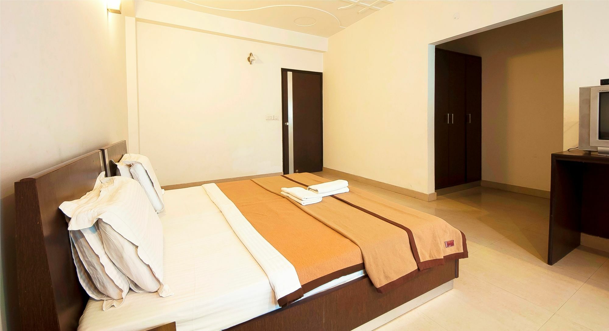 Hotel Lohmod At National Highway 8 - Free Airport Transffer Új-Delhi Kültér fotó